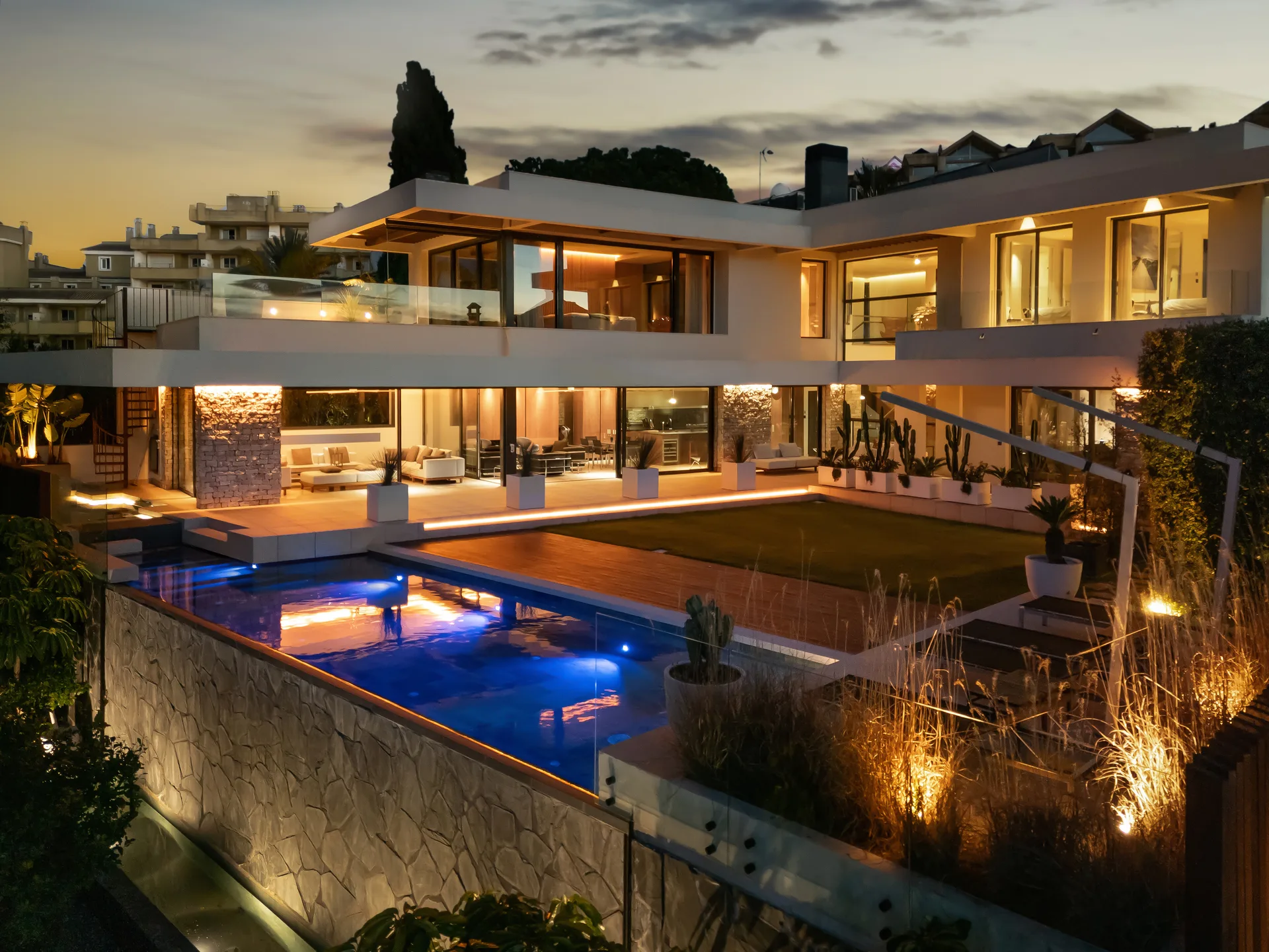 Frontline Golf Contemporary Villa — Villa Tucan — property photograph 10